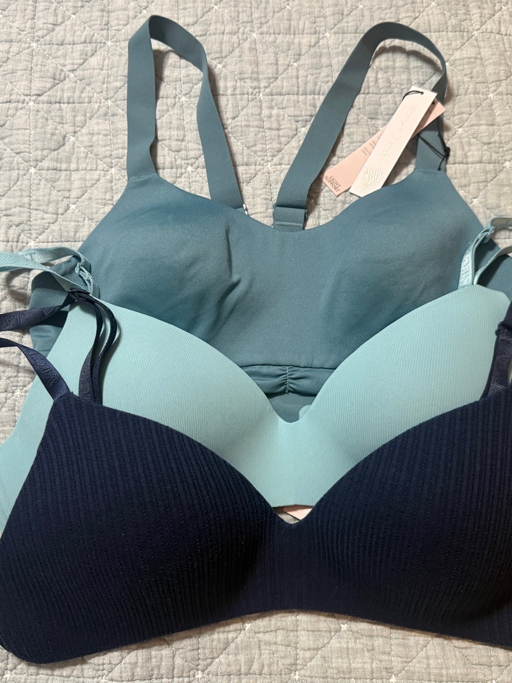 Victoria’s Secret Wireless Bras Lot If 3 Sz 36C & M - Navy / Teal / Mint